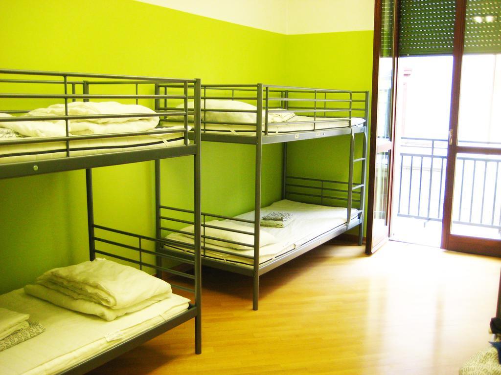 Panda Hostel Милан Номер фото