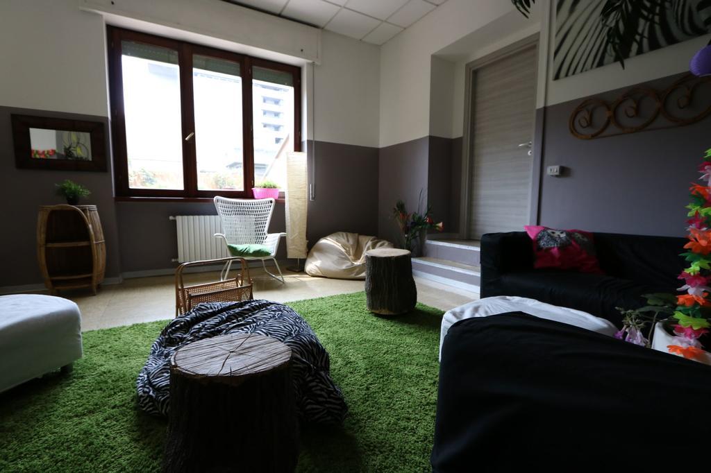 Panda Hostel Милан Экстерьер фото